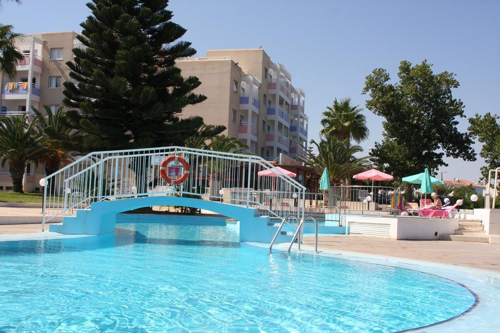 Astreas Beach Hotel Apartments Protarász Kültér fotó