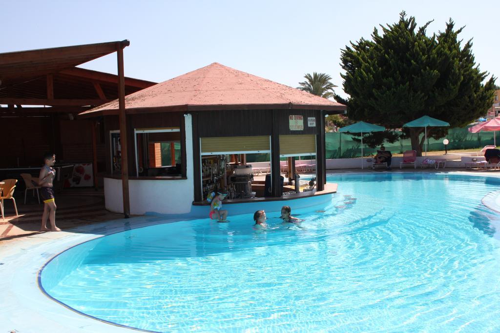 Astreas Beach Hotel Apartments Protarász Kültér fotó