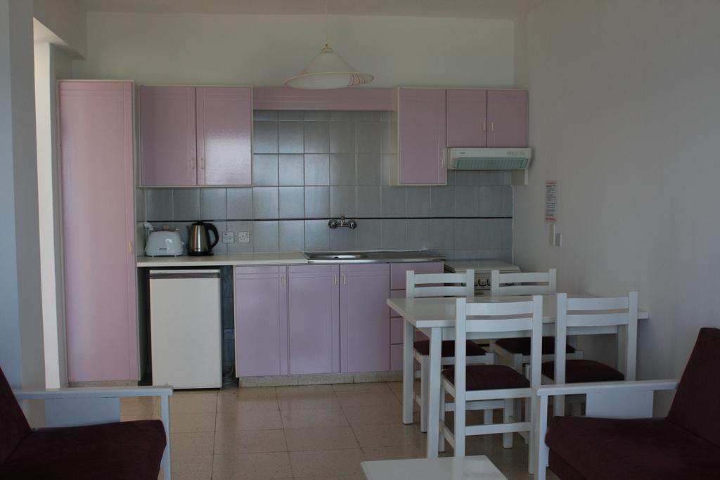 Astreas Beach Hotel Apartments Protarász Szoba fotó