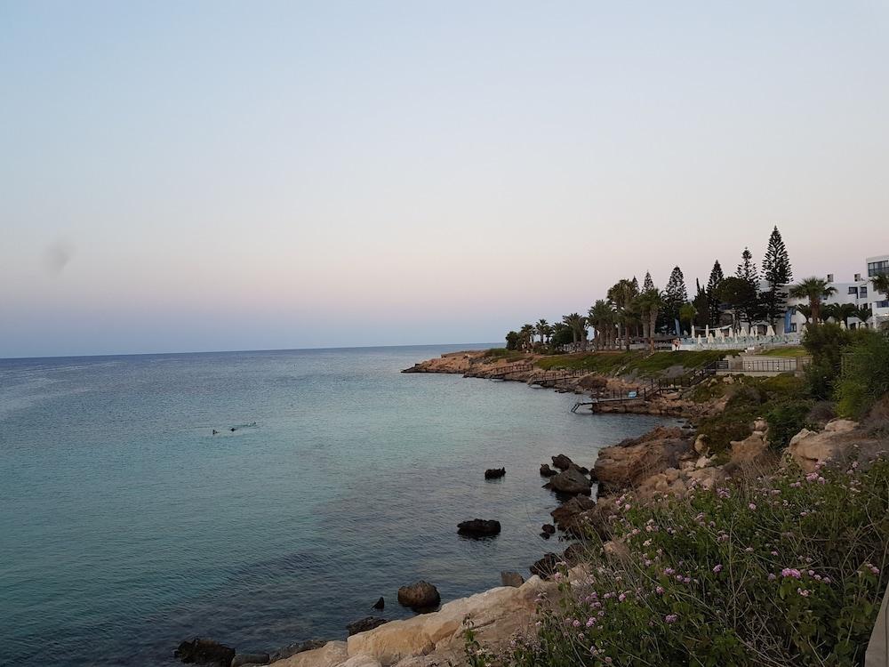 Astreas Beach Hotel Apartments Protarász Kültér fotó
