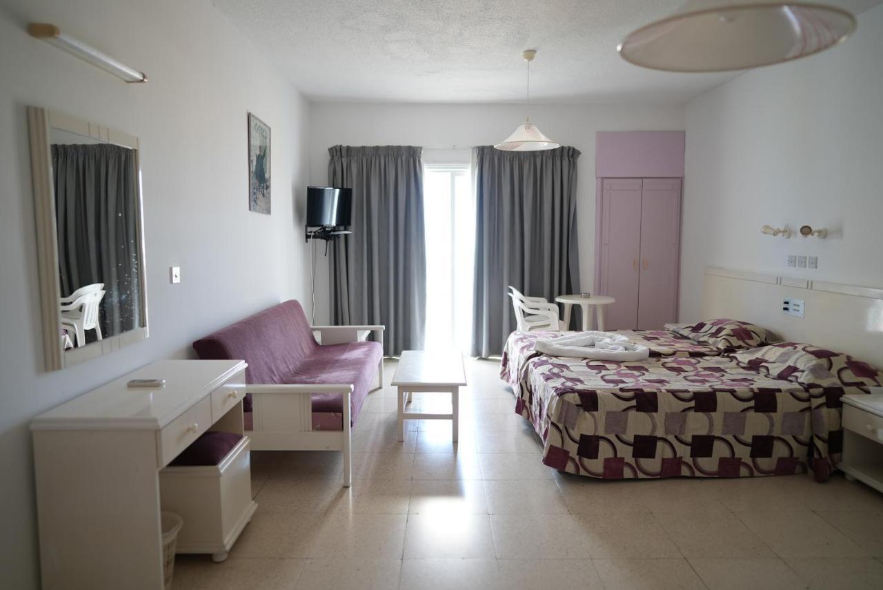 Astreas Beach Hotel Apartments Protarász Kültér fotó